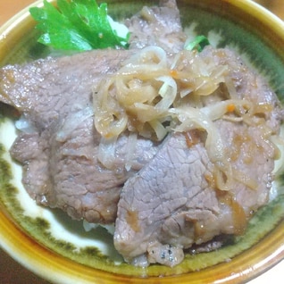 残ったローストビーフで！絶対美味しい♡焼き肉丼